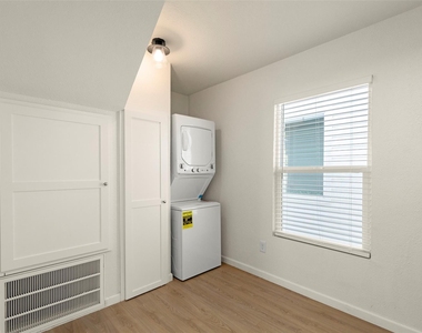 6327 Illinois Street - Photo Thumbnail 9