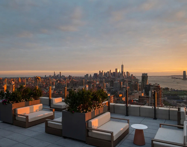 11th Avenue - Photo Thumbnail 9