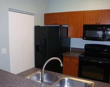 2209 Portofino Place - Photo Thumbnail 8