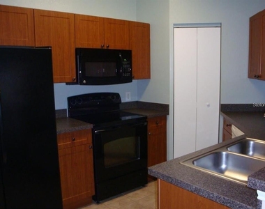 2209 Portofino Place - Photo Thumbnail 9