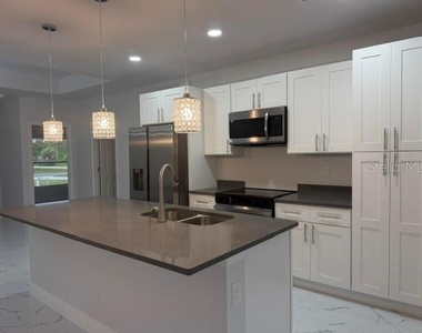 744/746 Eisenhower Boulevard - Photo Thumbnail 4