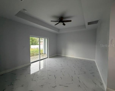 744/746 Eisenhower Boulevard - Photo Thumbnail 12