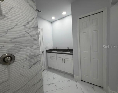 744/746 Eisenhower Boulevard - Photo Thumbnail 14