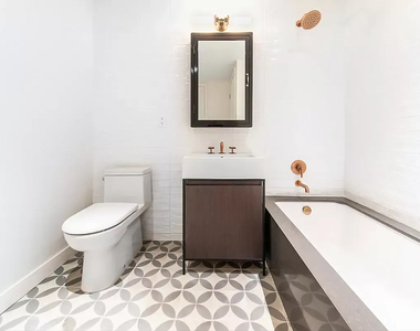 632 Lorimer Street - Photo Thumbnail 6