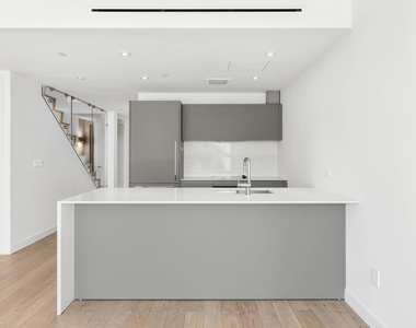 632 Lorimer Street - Photo Thumbnail 4