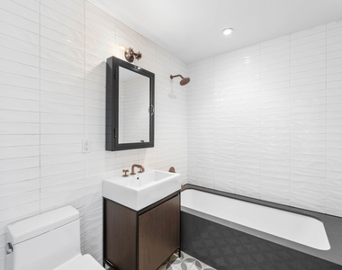 632 Lorimer Street - Photo Thumbnail 9