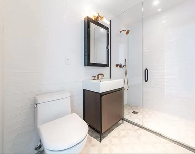 632 Lorimer Street - Photo Thumbnail 7