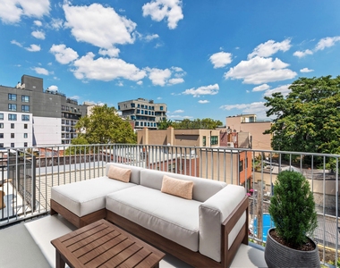 632 Lorimer Street - Photo Thumbnail 2