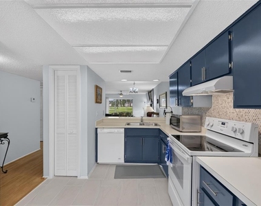 115 Lakeview Place - Photo Thumbnail 18