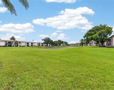 115 Lakeview Place - Photo Thumbnail 9