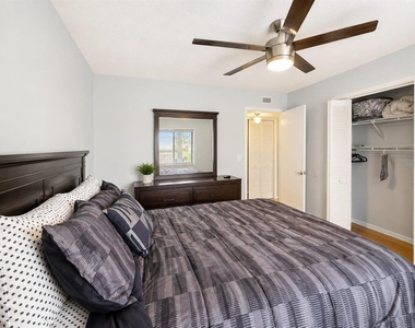 115 Lakeview Place - Photo Thumbnail 16
