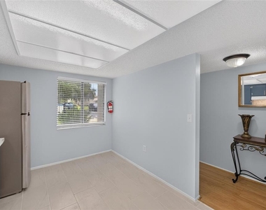 115 Lakeview Place - Photo Thumbnail 19