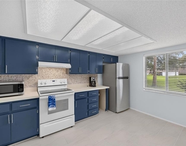 115 Lakeview Place - Photo Thumbnail 15