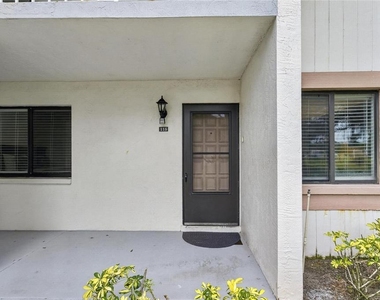 115 Lakeview Place - Photo Thumbnail 11