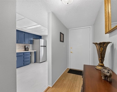 115 Lakeview Place - Photo Thumbnail 13