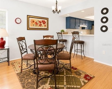 115 Lakeview Place - Photo Thumbnail 12