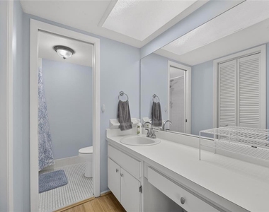 115 Lakeview Place - Photo Thumbnail 36