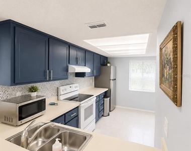 115 Lakeview Place - Photo Thumbnail 8