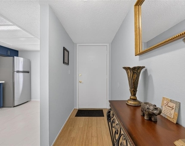 115 Lakeview Place - Photo Thumbnail 12