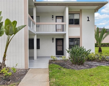 115 Lakeview Place - Photo Thumbnail 2