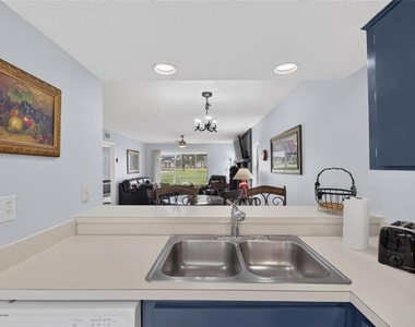 115 Lakeview Place - Photo Thumbnail 20