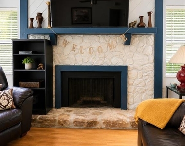115 Lakeview Place - Photo Thumbnail 10