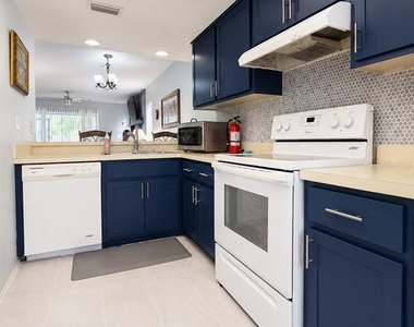 115 Lakeview Place - Photo Thumbnail 6