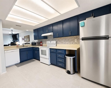 115 Lakeview Place - Photo Thumbnail 4