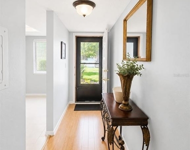 115 Lakeview Place - Photo Thumbnail 3