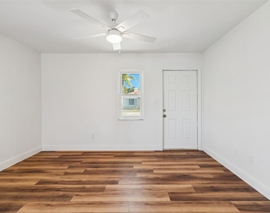 14919 N Bayshore Drive - Photo Thumbnail 12