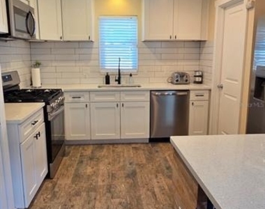 4457 Floramar Terrace - Photo Thumbnail 10