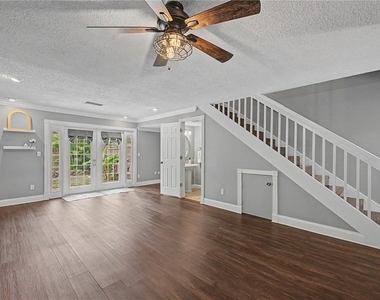 3010 S Pines Drive - Photo Thumbnail 6