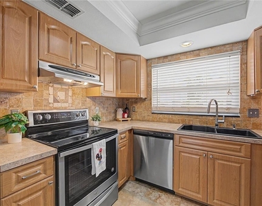 3010 S Pines Drive - Photo Thumbnail 8