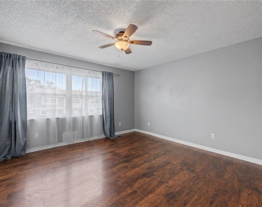 3010 S Pines Drive - Photo Thumbnail 13