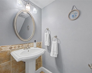 3010 S Pines Drive - Photo Thumbnail 11