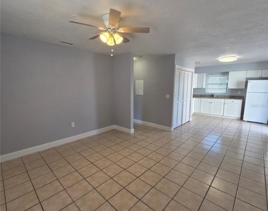 5720 N Lincoln Avenue - Photo Thumbnail 4