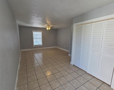 5720 N Lincoln Avenue - Photo Thumbnail 1