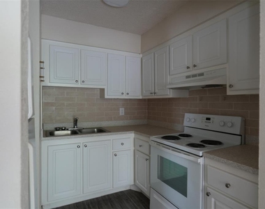 6450 78th Avenue N - Photo Thumbnail 9
