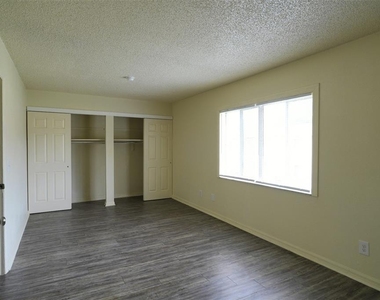 6450 78th Avenue N - Photo Thumbnail 13