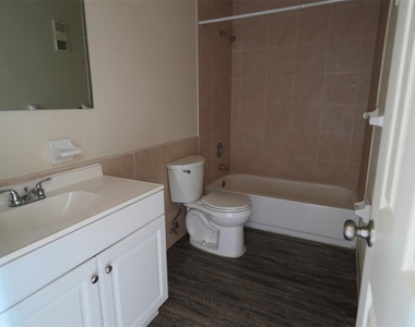 6450 78th Avenue N - Photo Thumbnail 10