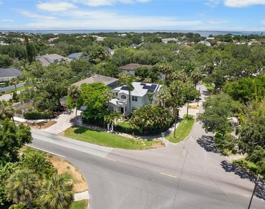 4802 W Beachway Drive - Photo Thumbnail 39