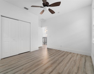 4802 W Beachway Drive - Photo Thumbnail 15