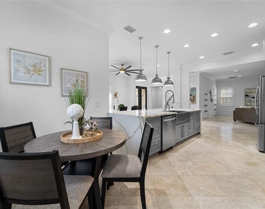 4802 W Beachway Drive - Photo Thumbnail 7