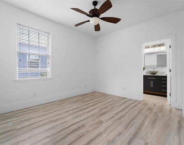4802 W Beachway Drive - Photo Thumbnail 14