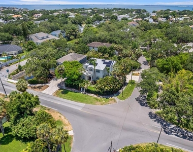 4802 W Beachway Drive - Photo Thumbnail 40