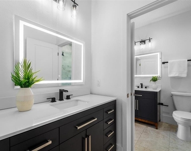 4802 W Beachway Drive - Photo Thumbnail 21