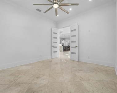 4802 W Beachway Drive - Photo Thumbnail 8