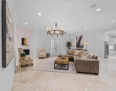 4802 W Beachway Drive - Photo Thumbnail 11