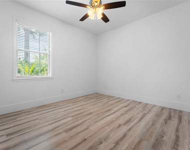 4802 W Beachway Drive - Photo Thumbnail 22