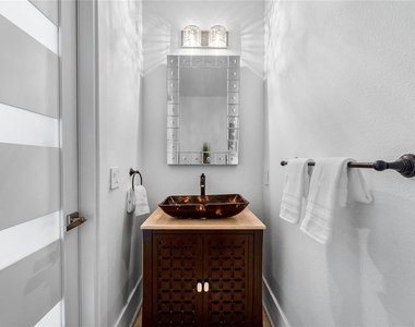 4802 W Beachway Drive - Photo Thumbnail 13